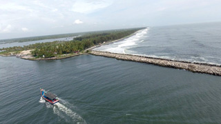 Pulimutt at Azheekkal Beach